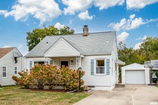 2011 W RICHWOODS Boulevard, Peoria, IL 61604