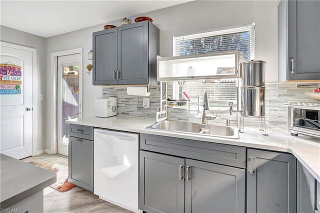 5887 Kingfish RD, Bokeelia, FL 33922