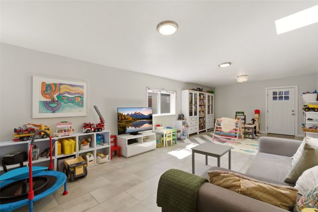 210 Las Mananitas, Santa Fe, NM 87501