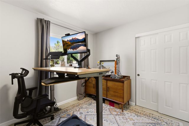 210 Las Mananitas, Santa Fe, NM 87501