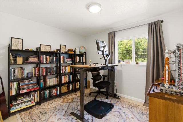 210 Las Mananitas, Santa Fe, NM 87501