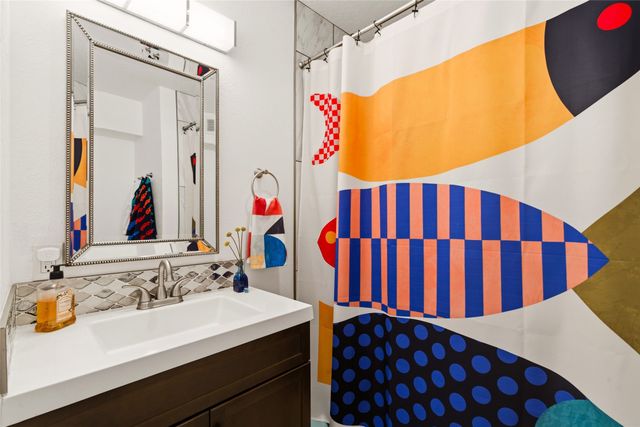 210 Las Mananitas, Santa Fe, NM 87501