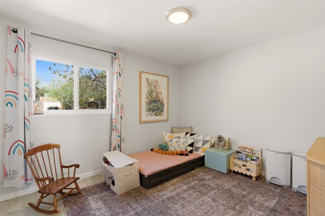 210 Las Mananitas, Santa Fe, NM 87501