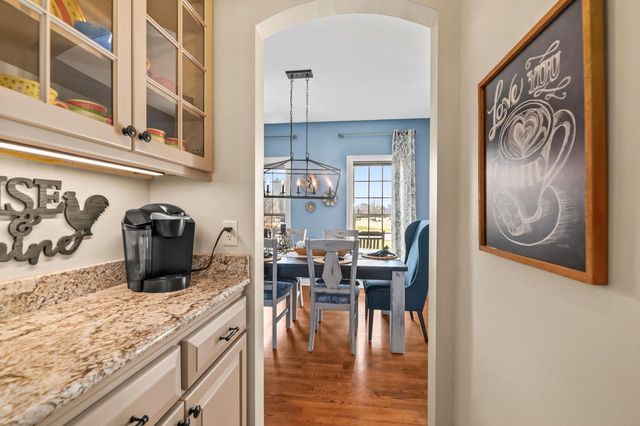 W292N3296 Summerhill ROAD, Pewaukee, WI 53072