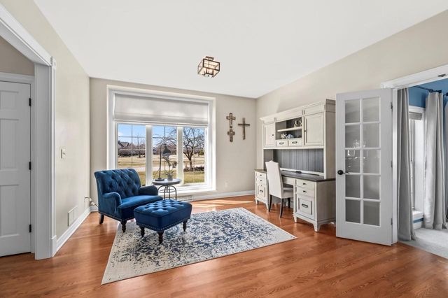 W292N3296 Summerhill ROAD, Pewaukee, WI 53072