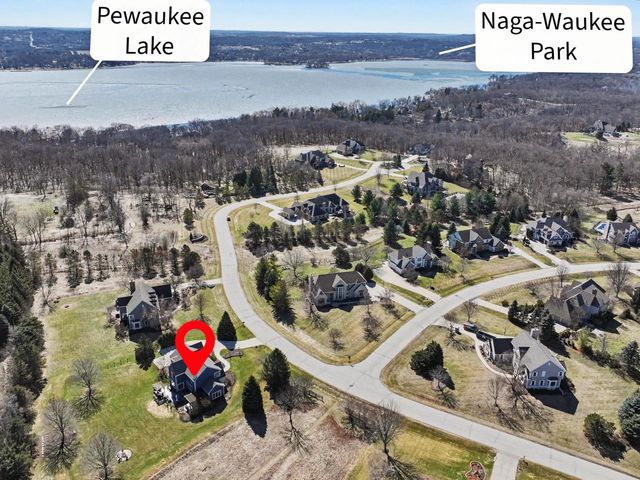W292N3296 Summerhill ROAD, Pewaukee, WI 53072