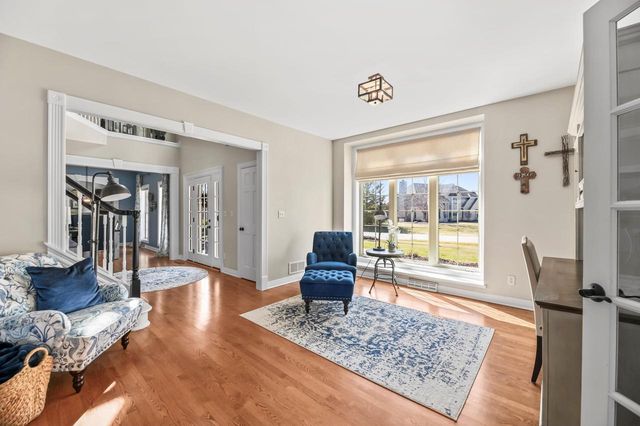 W292N3296 Summerhill ROAD, Pewaukee, WI 53072