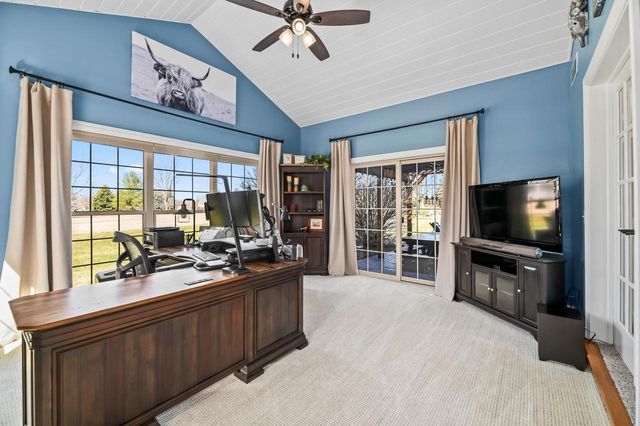 W292N3296 Summerhill ROAD, Pewaukee, WI 53072