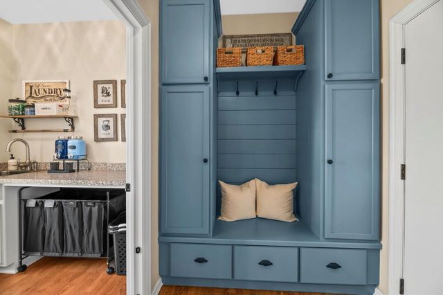 W292N3296 Summerhill ROAD, Pewaukee, WI 53072