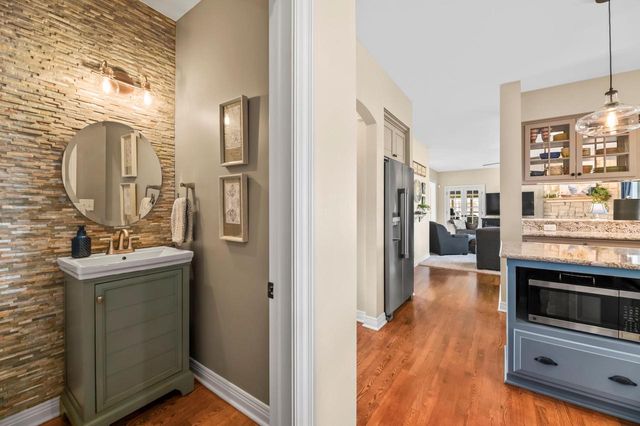 W292N3296 Summerhill ROAD, Pewaukee, WI 53072