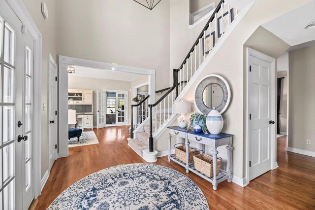 W292N3296 Summerhill ROAD, Pewaukee, WI 53072