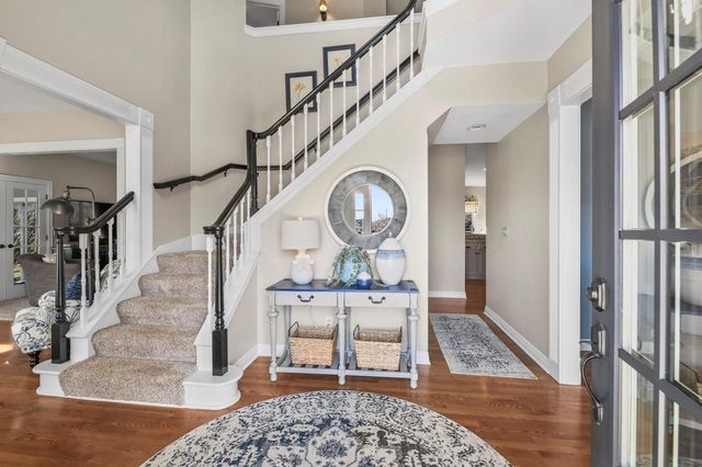 W292N3296 Summerhill ROAD, Pewaukee, WI 53072