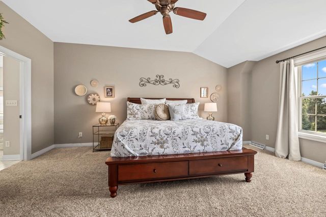 W292N3296 Summerhill ROAD, Pewaukee, WI 53072