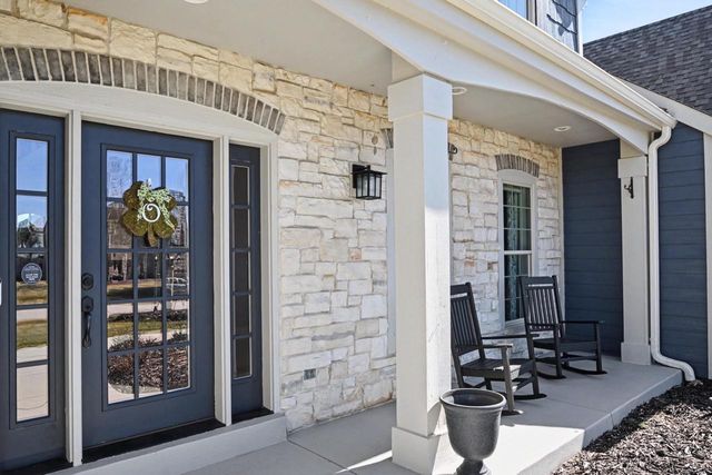 W292N3296 Summerhill ROAD, Pewaukee, WI 53072