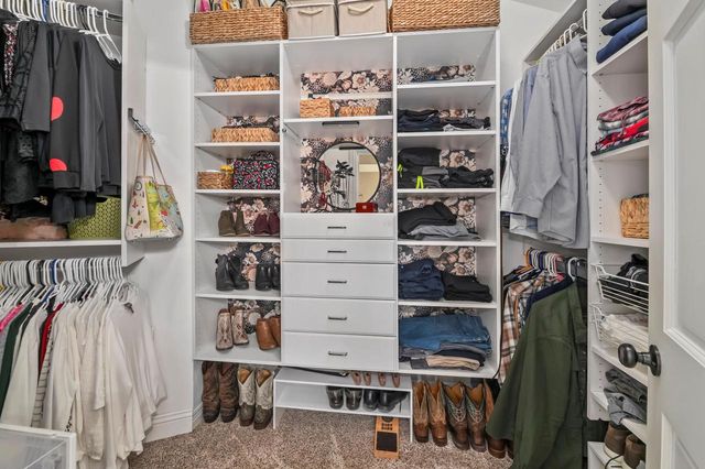 W292N3296 Summerhill ROAD, Pewaukee, WI 53072