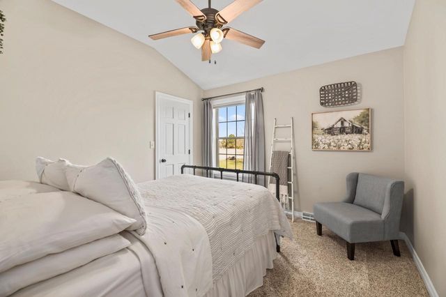 W292N3296 Summerhill ROAD, Pewaukee, WI 53072