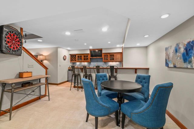 W292N3296 Summerhill ROAD, Pewaukee, WI 53072