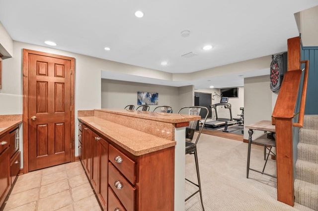 W292N3296 Summerhill ROAD, Pewaukee, WI 53072