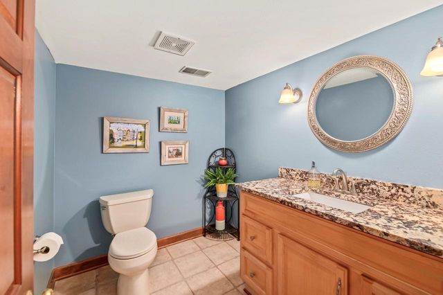 W292N3296 Summerhill ROAD, Pewaukee, WI 53072