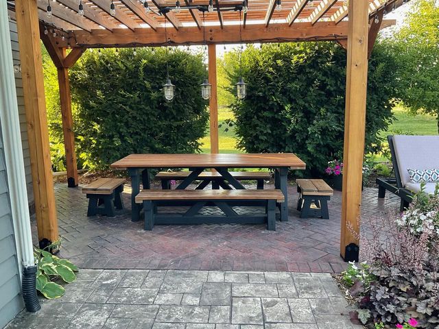 W292N3296 Summerhill ROAD, Pewaukee, WI 53072