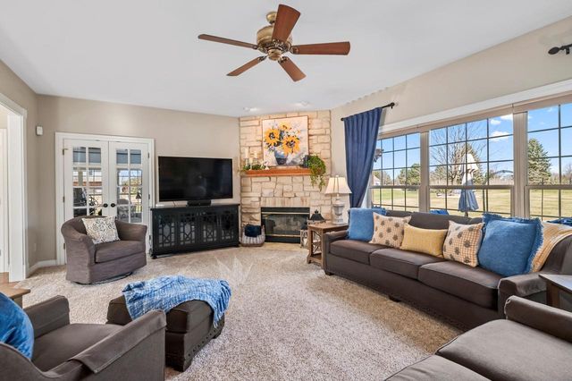 W292N3296 Summerhill ROAD, Pewaukee, WI 53072