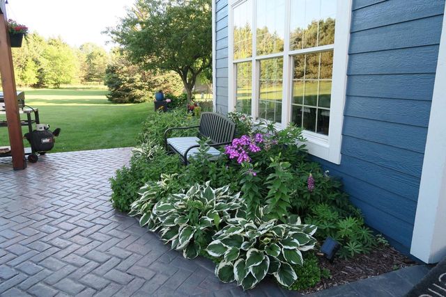 W292N3296 Summerhill ROAD, Pewaukee, WI 53072