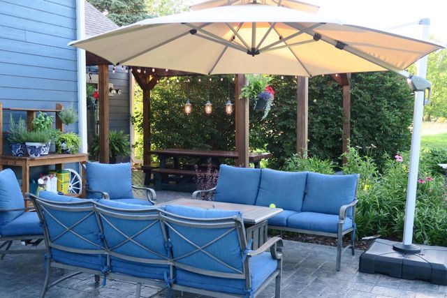 W292N3296 Summerhill ROAD, Pewaukee, WI 53072