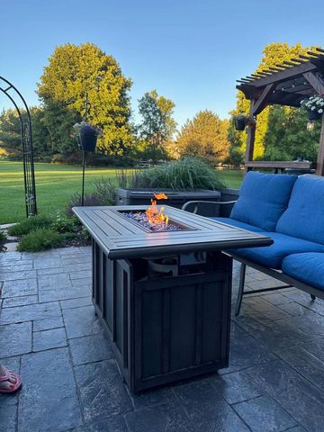 W292N3296 Summerhill ROAD, Pewaukee, WI 53072