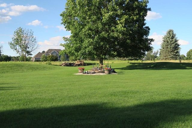 W292N3296 Summerhill ROAD, Pewaukee, WI 53072