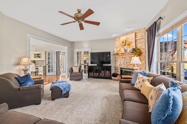 W292N3296 Summerhill ROAD, Pewaukee, WI 53072