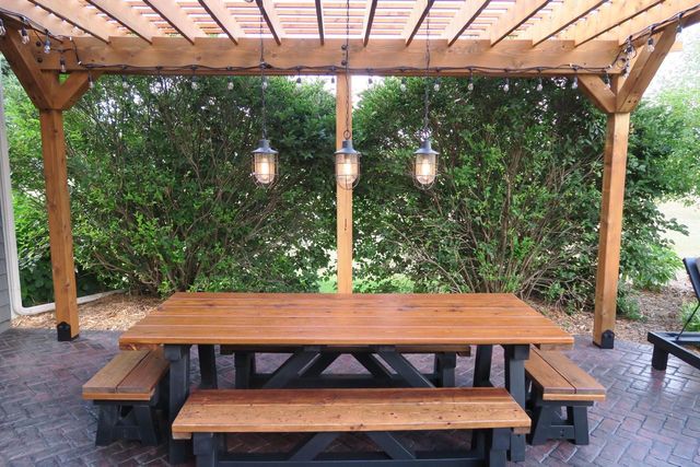 W292N3296 Summerhill ROAD, Pewaukee, WI 53072