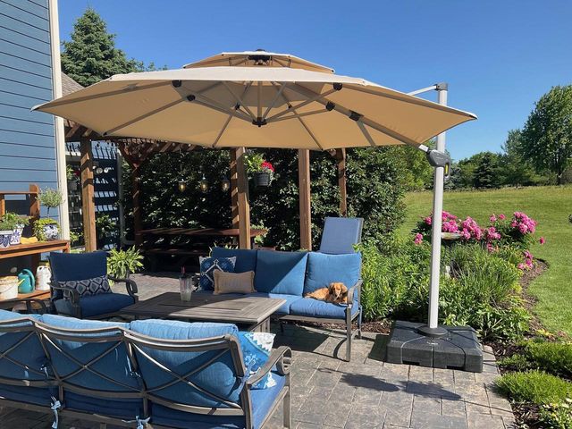 W292N3296 Summerhill ROAD, Pewaukee, WI 53072