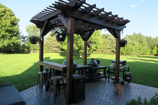 W292N3296 Summerhill ROAD, Pewaukee, WI 53072