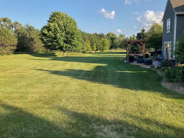 W292N3296 Summerhill ROAD, Pewaukee, WI 53072