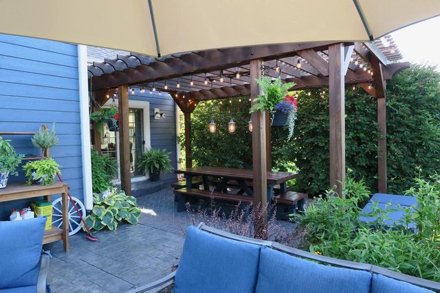 W292N3296 Summerhill ROAD, Pewaukee, WI 53072