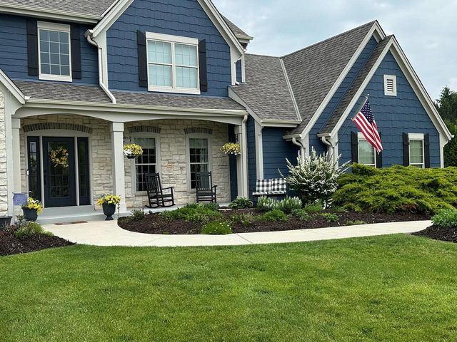 W292N3296 Summerhill ROAD, Pewaukee, WI 53072