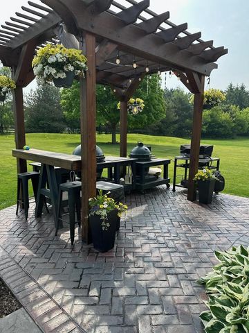 W292N3296 Summerhill ROAD, Pewaukee, WI 53072