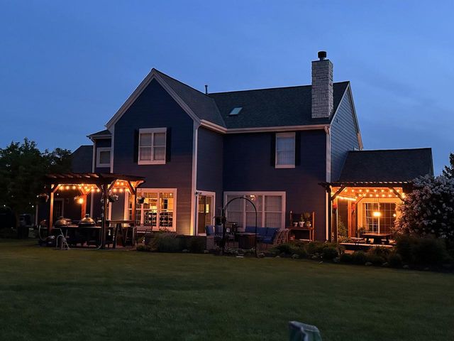 W292N3296 Summerhill ROAD, Pewaukee, WI 53072