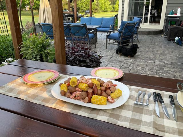 W292N3296 Summerhill ROAD, Pewaukee, WI 53072