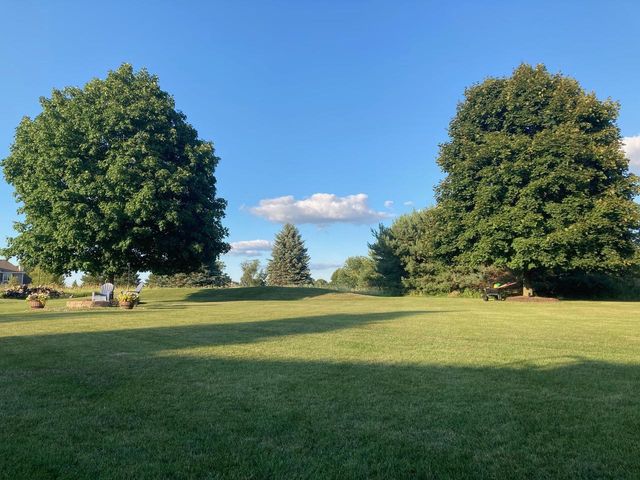 W292N3296 Summerhill ROAD, Pewaukee, WI 53072