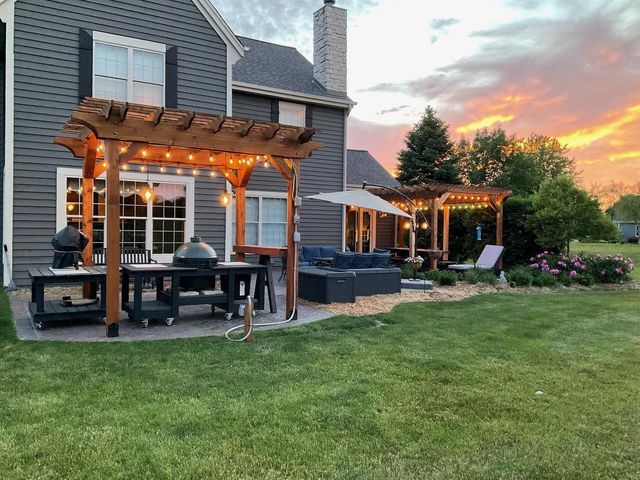 W292N3296 Summerhill ROAD, Pewaukee, WI 53072