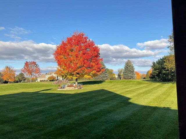 W292N3296 Summerhill ROAD, Pewaukee, WI 53072