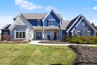 W292N3296 Summerhill ROAD, Pewaukee, WI 53072