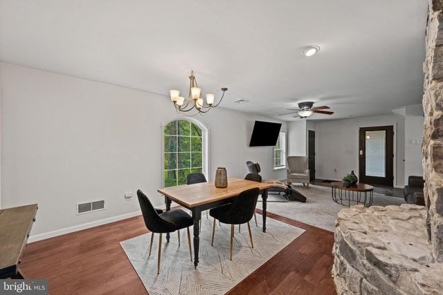 198 VALLEY RD, Hummelstown, PA 17036
