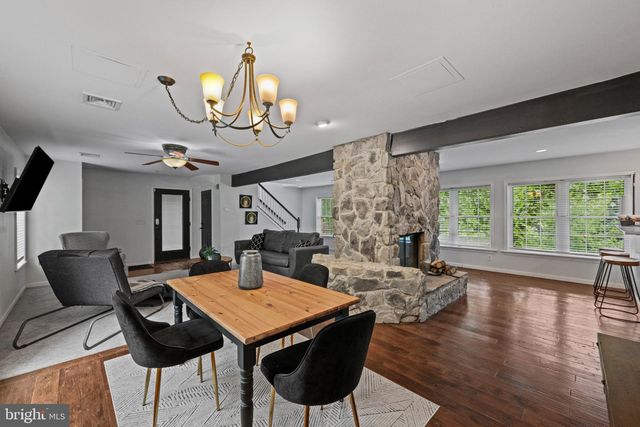 198 VALLEY RD, Hummelstown, PA 17036