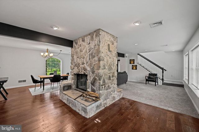 198 VALLEY RD, Hummelstown, PA 17036
