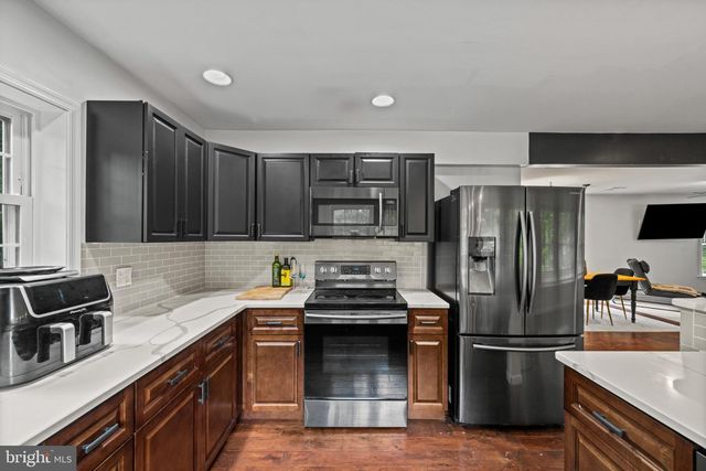198 VALLEY RD, Hummelstown, PA 17036