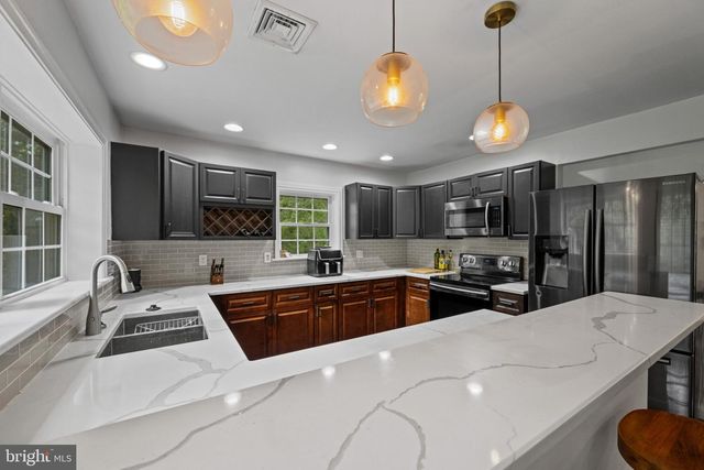198 VALLEY RD, Hummelstown, PA 17036