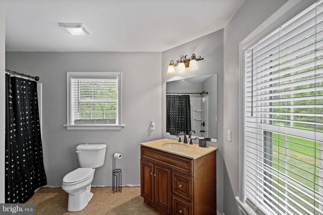 198 VALLEY RD, Hummelstown, PA 17036
