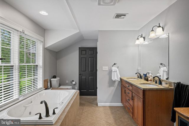 198 VALLEY RD, Hummelstown, PA 17036